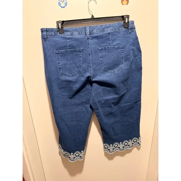 Style Co Wide Leg Crop Jeans Embroidered Hem Dark Wash Women's Size 20W - Picture 6 of 7
